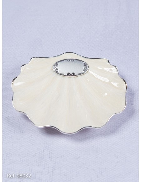 Concha Bautismo metálica esmaltada.